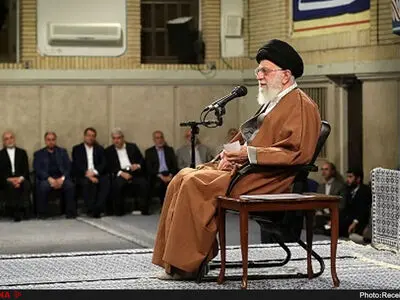 دیدار رهبر انقلاب با برگزارکنندگان بزرگداشت سالگرد شهید سلیمانی