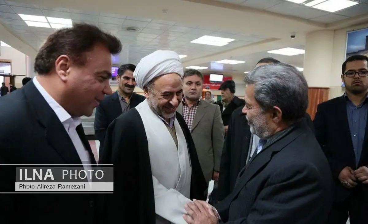 مشاوران وزیر کشور و جمعی از خیرین ملی وارد یزد شدند