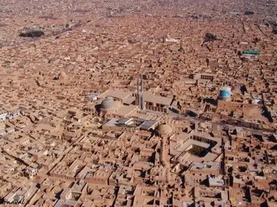 آیا تخریب در بافت تاریخی یزد، آن را از فهرست یونسکو خارج می‌کند؟/ یزد‌ی‌ها گولِ توسعه‌ مخربِ امروز را نخوردند