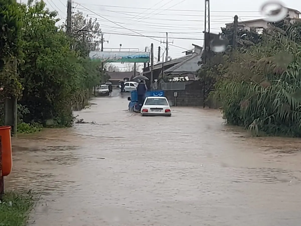 ​نجات ۵۴ خودرو از کولاک و سیل/تلاش نیروهای هلال احمر برای امدادرسانی به سیل‌زدگان ادامه دارد