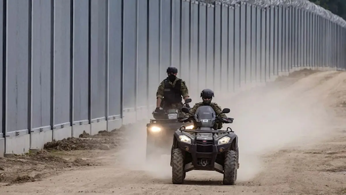 ممنوعیت انتقال خودروهای ارتش اوکراین از طریق مرزهای لهستان