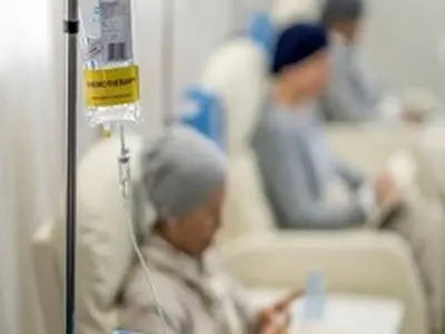 کمبود زیرساخت‌های درمانی جان بیماران زن سرطانی در سیستان‌ و بلوچستان را تهدید می‌کند/ بیماران مناطق محروم، توان مالی برای ارجاع به استان‌های دیگر را ندارند