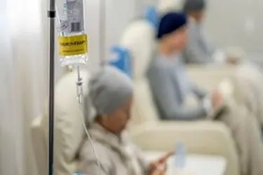 کمبود زیرساخت‌های درمانی جان بیماران زن سرطانی در سیستان‌ و بلوچستان را تهدید می‌کند/ بیماران مناطق محروم، توان مالی برای ارجاع به استان‌های دیگر را ندارند