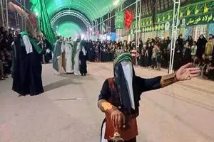 تئاتری که ۲۱ سال در مسیر پیاده روی زائران اربعین اجرا می‌شود
