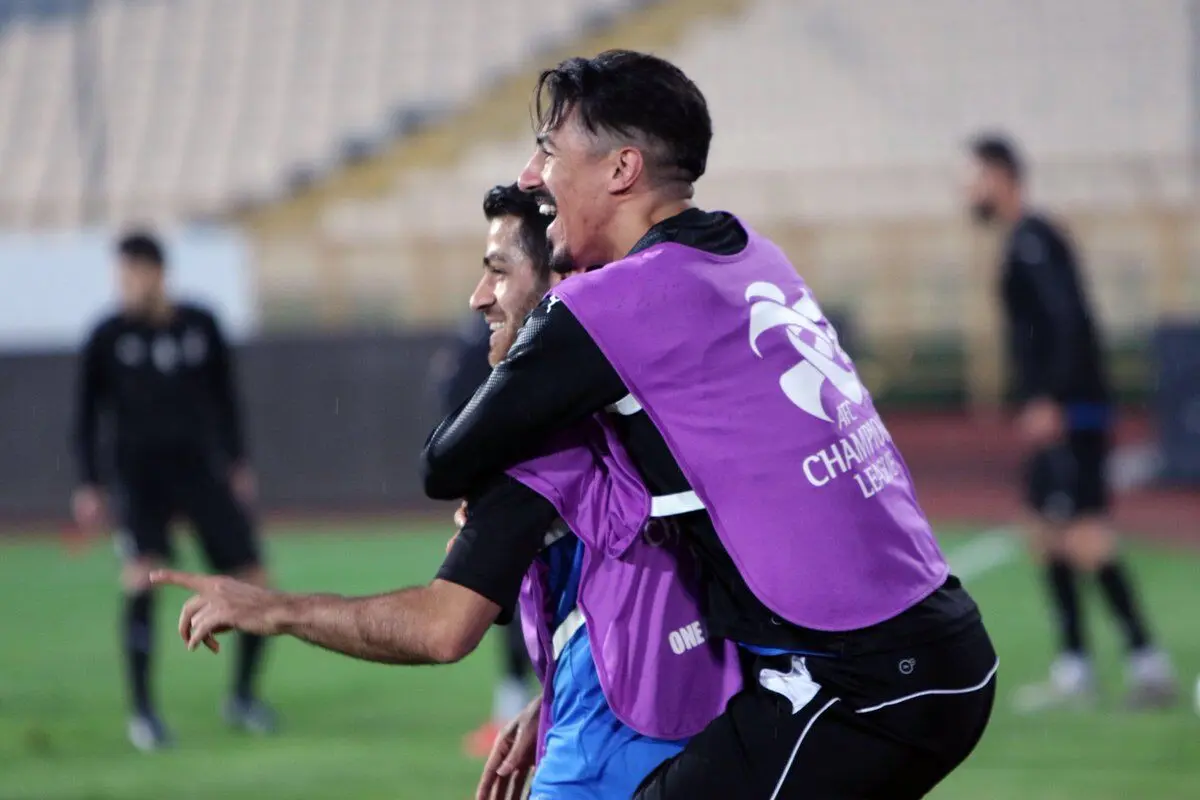 حرکت فوق العاده السدی ها بعد از گل به خودی پورعلی گنجی مقابل پرسپولیس(عکس)