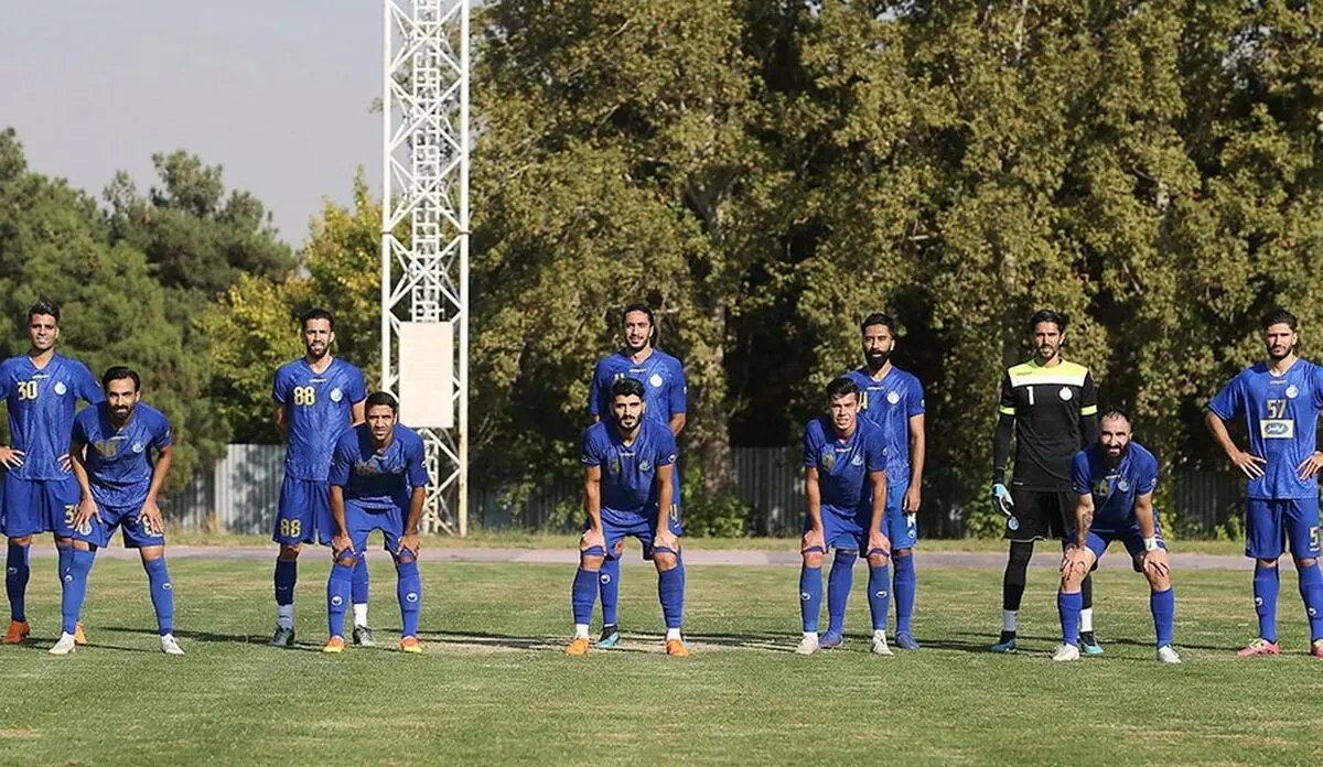 استقلال فقط با هوادار بازی می کند