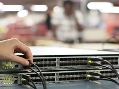 معتبرترین منابع برای تامین و خرید تجهیزات سرور و شبکه و ماشین‌های اداری