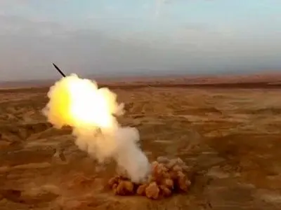 العمید حاجی زادة : الحرس الثوری یطلق لاول مرة فی العالم صواریخ بالیستیة من اعماق الارض
