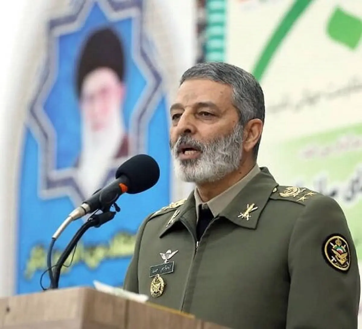 اساتید دانشگاه ارتش علم و تجربه را با هم دارند