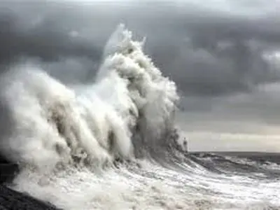 به تصویر کشیدن طوفان سهمگین دریا در نمایشگاه لندن + فیلم