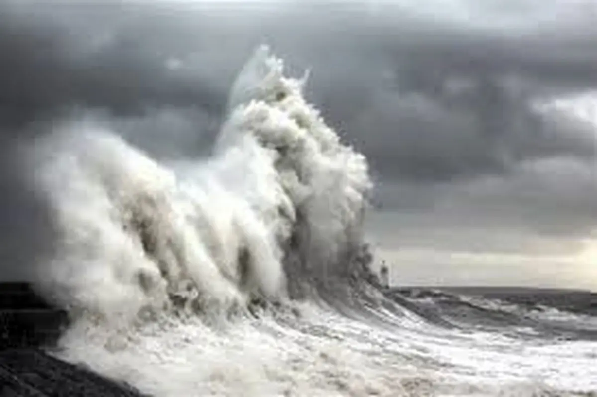 به تصویر کشیدن طوفان سهمگین دریا در نمایشگاه لندن + فیلم