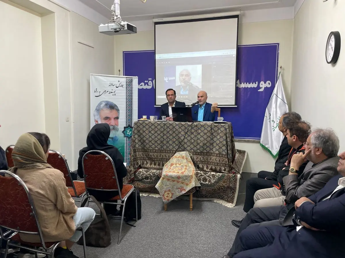 مراقب پیامدهای حمله به فولادسازان و پتروشیمی‌ها باشیم/ با بحران تقاضای موثر روبه‌رو هستیم 