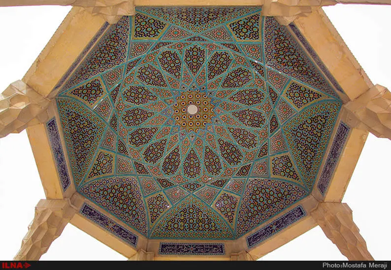 آرامگاه خواجه حافظ شیرازی شاعر بلند آوازه پارسی گوی