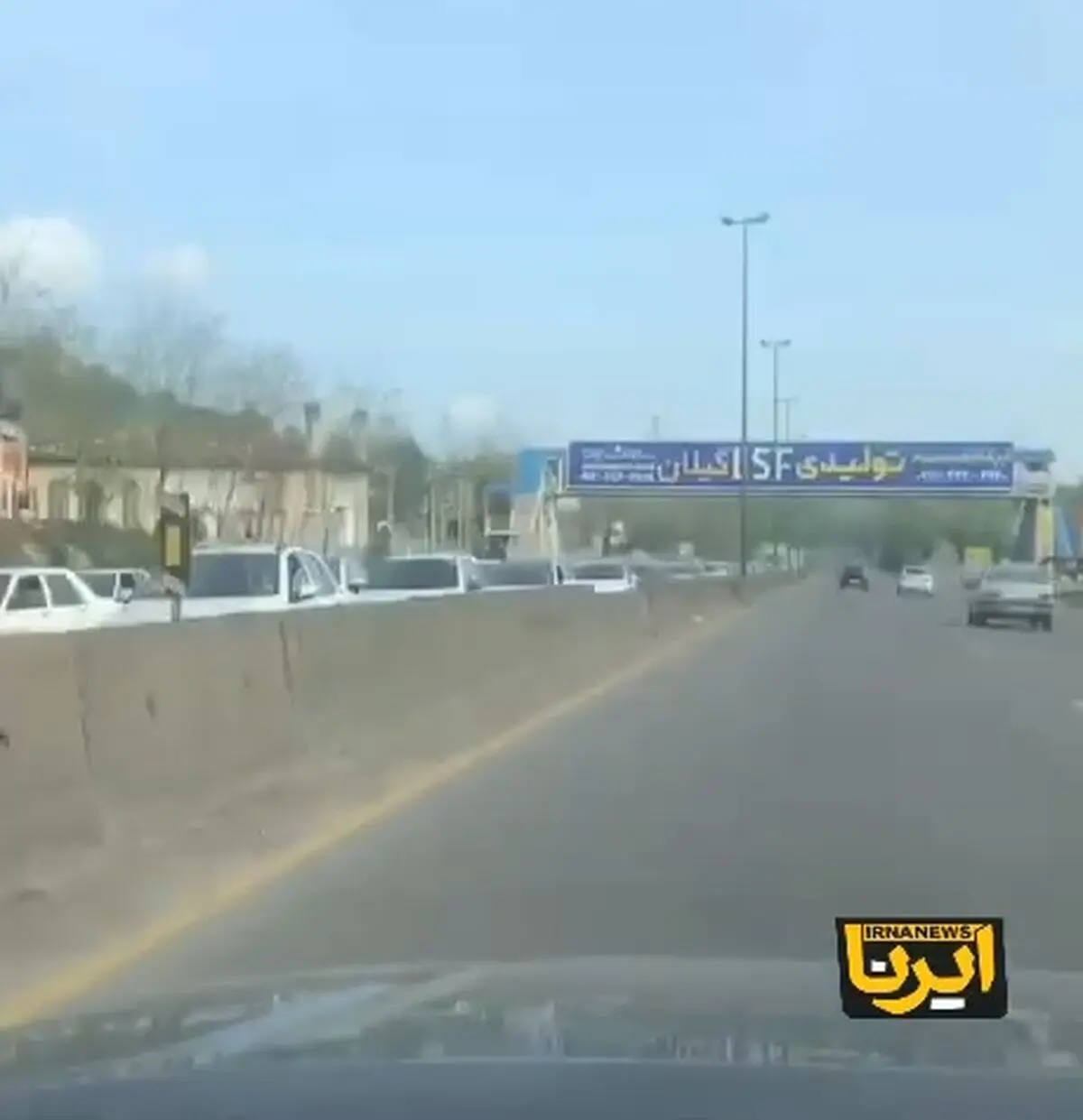 قفل شدن اتوبان رشت-قزوین نرسیده به امامزاده‌هاشم + فیلم