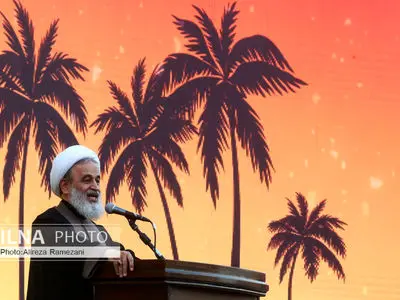 خوش بینی به فضل خدا احساس فقر را از بین می‌برد