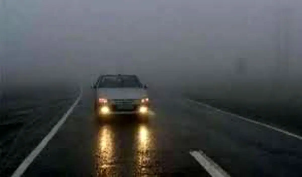 بارش باران باعث لغزندگی برخی از محورهای ارتباطی فارس