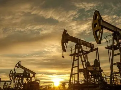 أسعار النفط العالمیة ترتفع بأکثر من 2% 