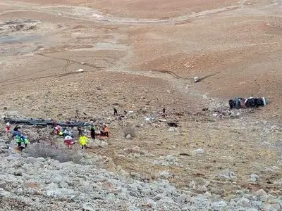 واژگونی اتوبوس و سقوط به دره در محور یاسوج – سمیرم ۳ فوتی و ۱۸ مصدوم برجای گذاشت