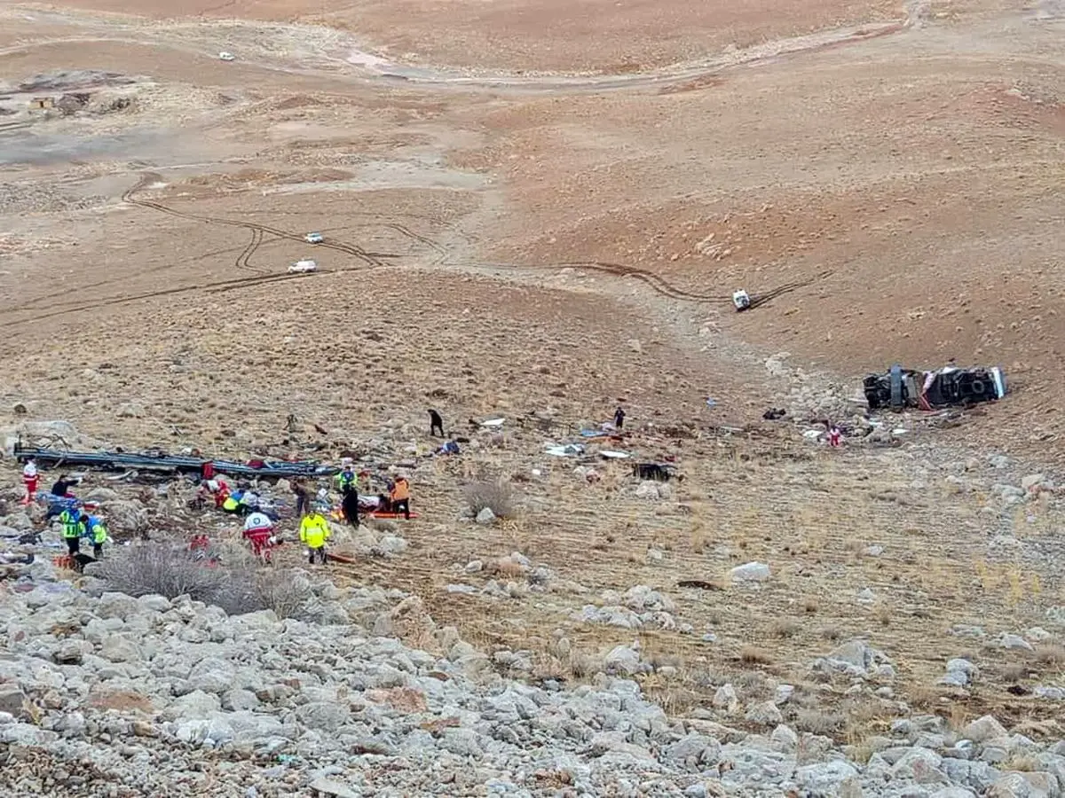 واژگونی اتوبوس و سقوط به دره در محور یاسوج – سمیرم ۳ فوتی و ۱۸ مصدوم برجای گذاشت