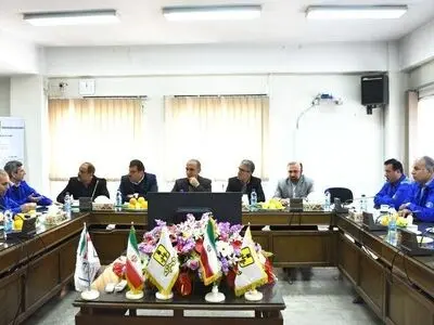 جلسه مشترک فرماندار البرز با مدیران کل امور مالیاتی و تامین اجتماعی استان