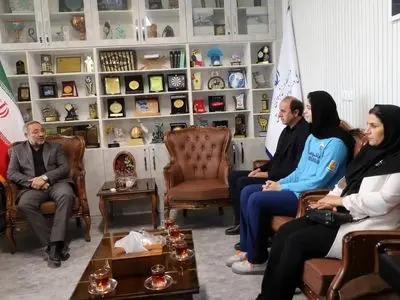 دیدار ملی‌پوش والیبال استان با مدیرکل ورزش و جوانان؛ تأکید بر تداوم حمایت از قهرمانان ورزشی