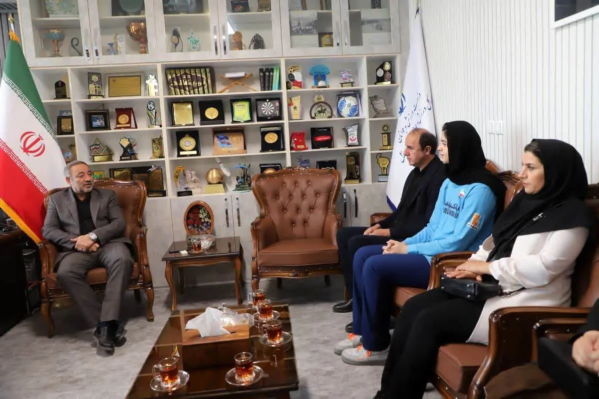 دیدار ملی‌پوش والیبال استان با مدیرکل ورزش و جوانان؛ تأکید بر تداوم حمایت از قهرمانان ورزشی