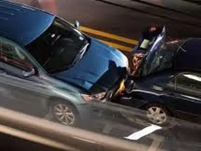 اخاذی با تصادف‌ ساختگی از خودرو‌های گران قیمت + فیلم