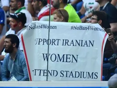 استفاده از بنر «حمایت از ورود زنان ایرانی به استادیوم» با مجوز فیفا بود