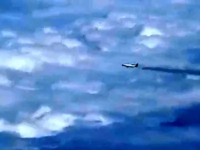 هواپیما در آسمان با این سرعت پرواز می‌کند + فیلم