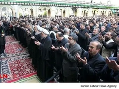 اقامه نماز ظهر عاشورا در حرم عبدالعظیم حسنی به امامت رییس جمهوری