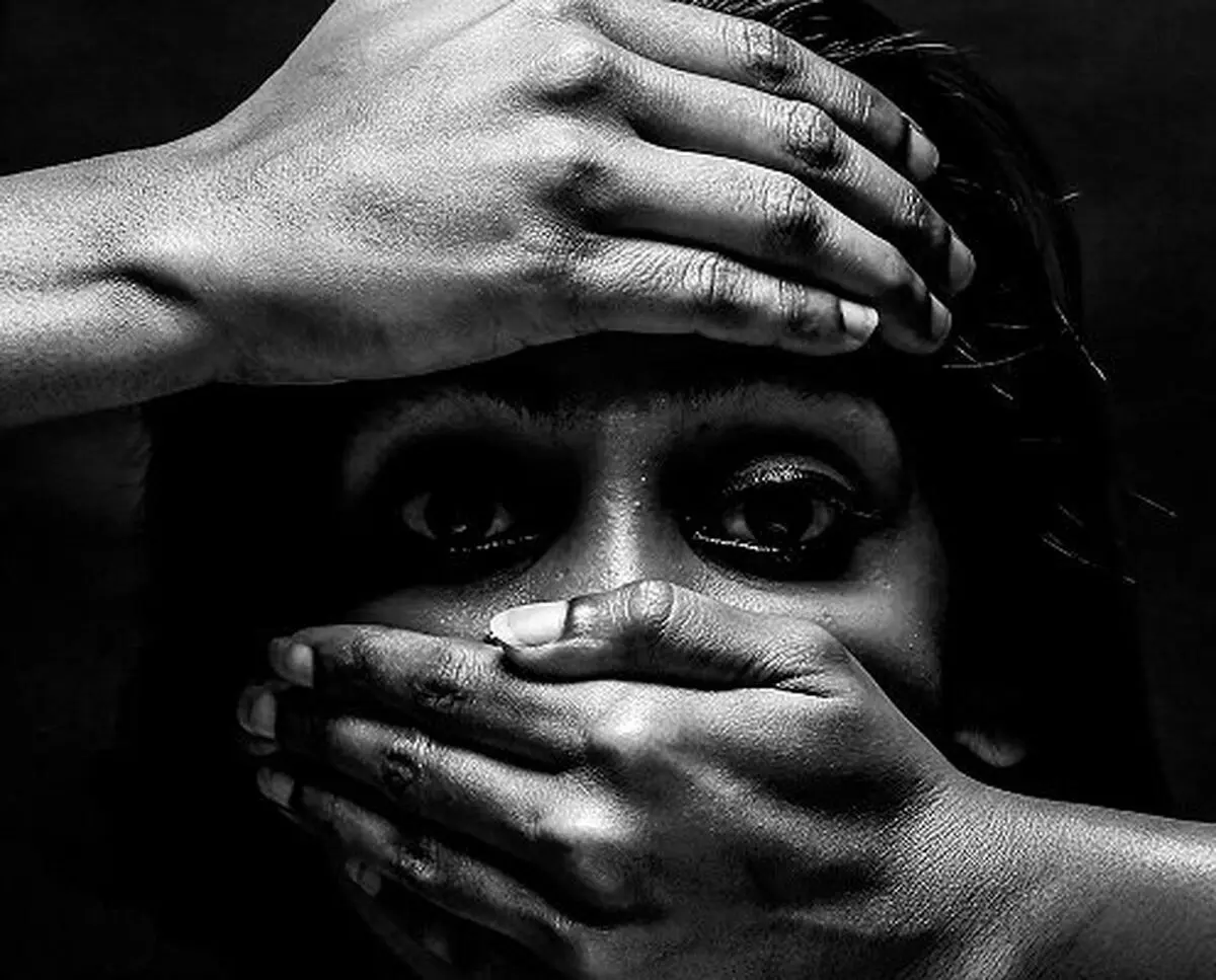 تاوان زن بودن از سکوت تا مرگ/ خشونت علیه زنان در سایه خلاءهای قانونی پنهان می ماند
