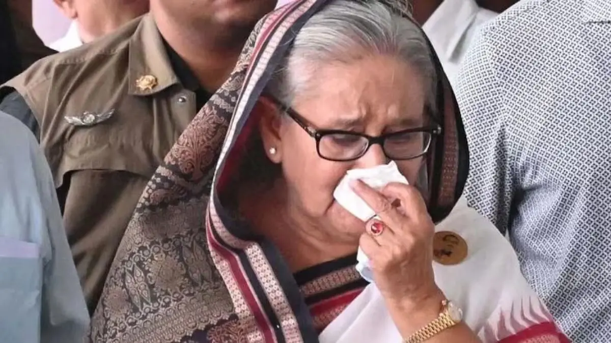 Bangladesh PM flees to West Bengal in India amid clashes