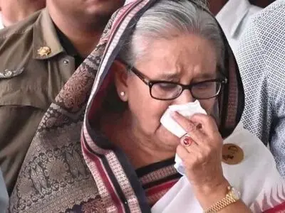 Bangladesh PM flees to West Bengal in India amid clashes