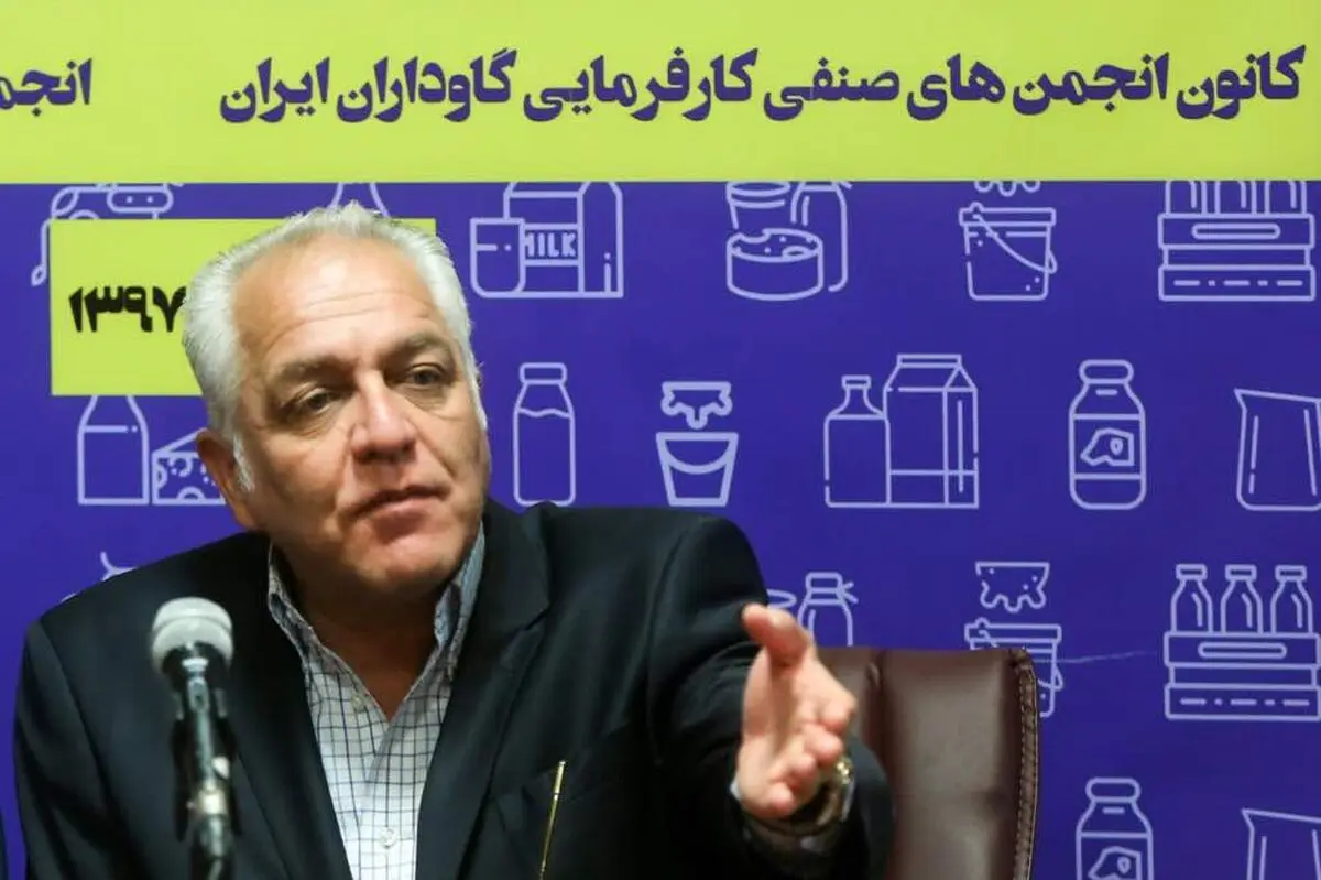 تهدید دامداران به "بلک‌ لیست" از سوی تاجر بزرگ نهاده‌های دامی/ افزایش قیمت خرید شیرخام در دستور کار ستاد تنظیم بازار