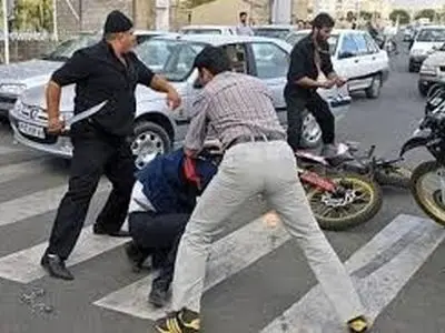 حمله اراذل به مردم در جنوب تهران+فیلم