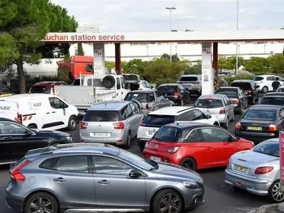  France Begins Nationwide Strike amid Soaring Inflation