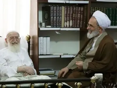 عیادت آیت‌الله اعرافی از آیت‌الله نوری‌همدانی + عکس
