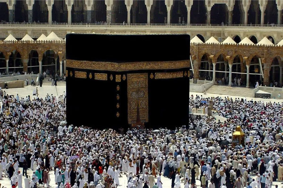 تلاش یک مرد برای خودسوزی در کعبه
