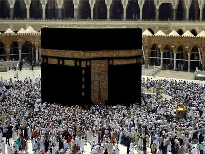 تلاش یک مرد برای خودسوزی در کعبه