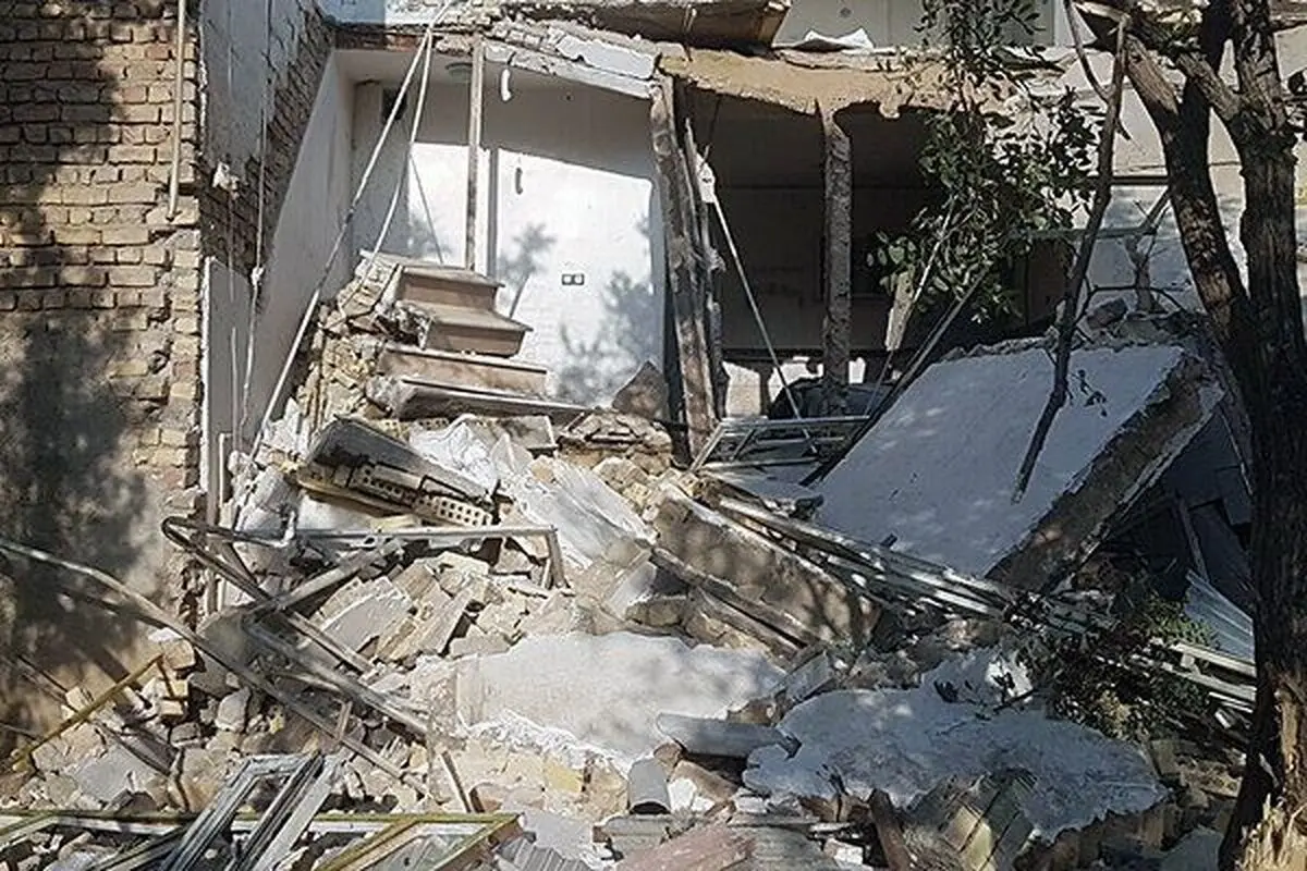 تخریب یک واحد مسکونی بر اثر انفجار در بروجرد 