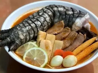 این یک غذای محبوب تایوانی به اسم "گودزیلا رام" است!