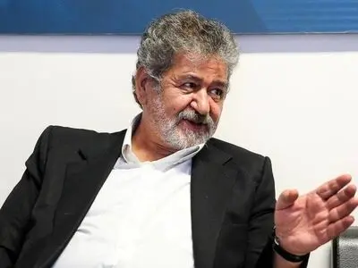 عابدینی: آقای دبیر به درد یک خم گرفتن می خورد