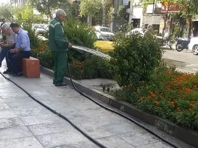 آبیاری فضای سبز با آب آشامیدنی/مصرف‌کننده اصلی ذخایر آبی شهرداری است/ دریاچه خلیج‌فارس خشک نمی‌شود