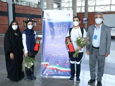 صداقت و هاشمی با استقبال عضو هیات اجرایی کمیته ملی المپیک وارد ایران شدند