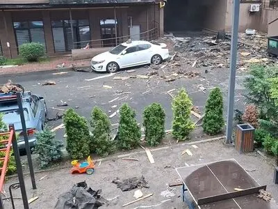 Missile hits vicinity of Azerbaijani embassy in Kyiv