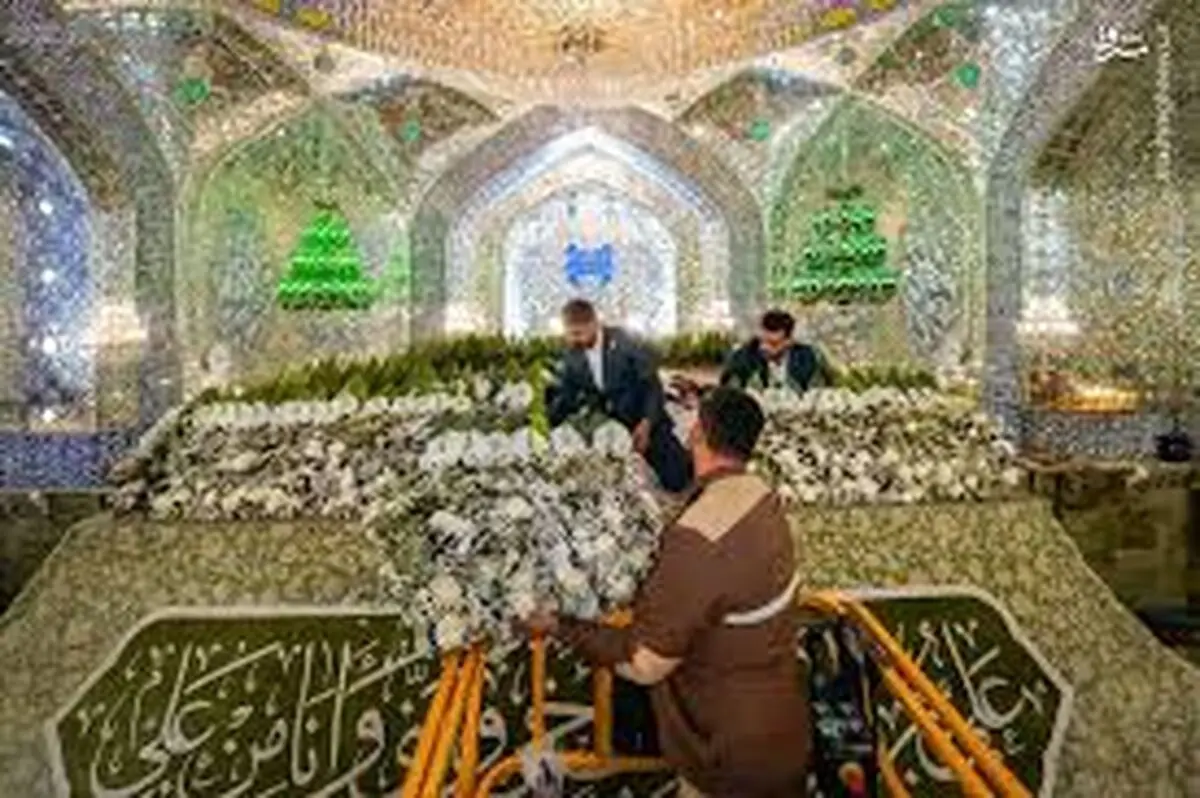گل‌آرایی ضریح امیرالمومنین(ع) به‌مناسبت ولادت حضرت زینب(س) +فیلم