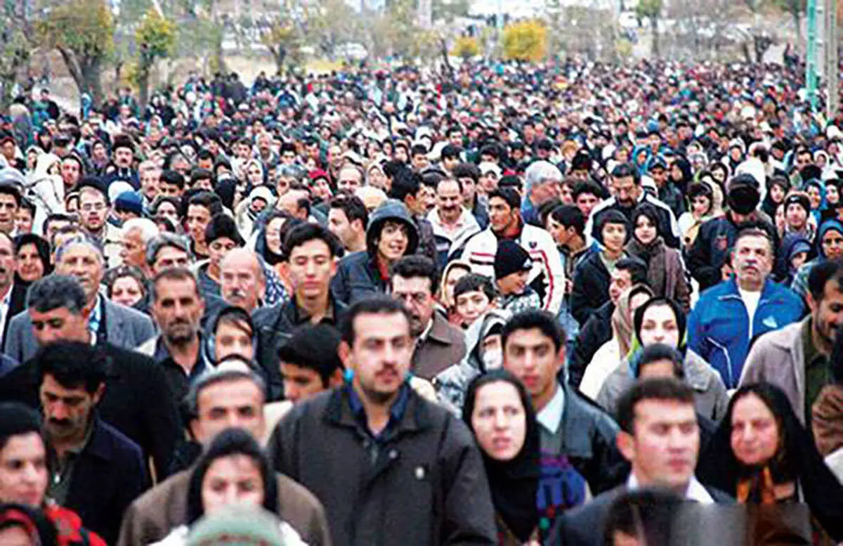 طبقه متوسط که نباشد همه از اُزًگُل تا آب منگل و از دلال تا دولت راحتند 