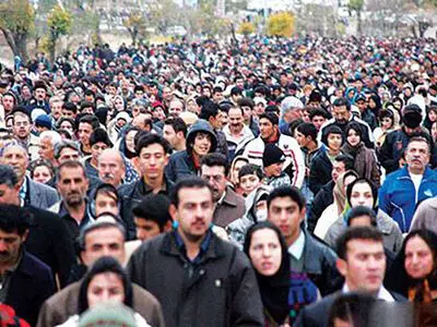 طبقه متوسط که نباشد همه از اُزًگُل تا آب منگل و از دلال تا دولت راحتند 