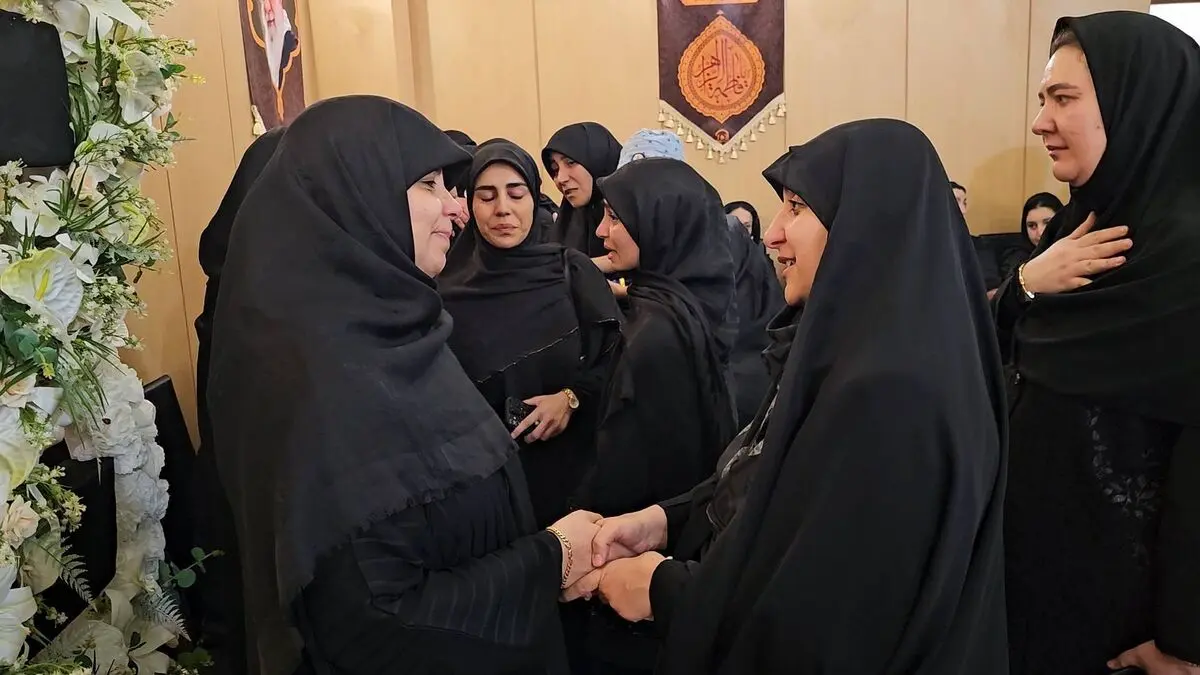 حضور معاون رئیس‌جمهور در مراسم ترحیم شهیدان حملات رژیم صهیونیستی به کشورمان