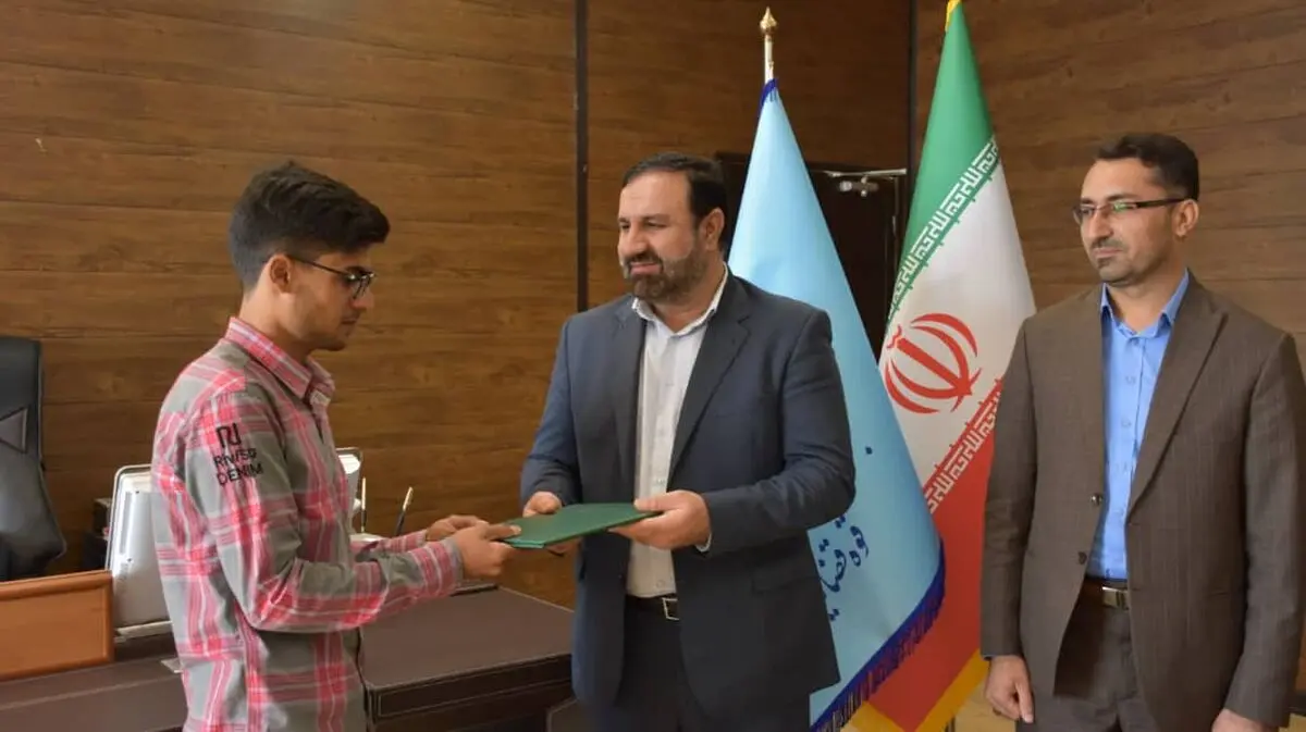 تقدیر از شهروند افشاگر ساخت و ساز غیرمجاز در ساحل بندر مقام